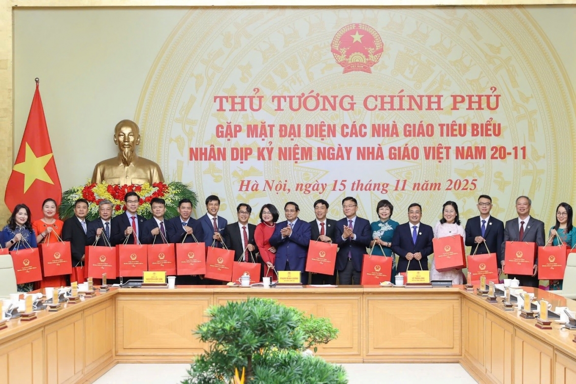 ths. lai the vinh, nguoi thay giu ngon lua giao duc trong ky nguyen so hinh anh 1