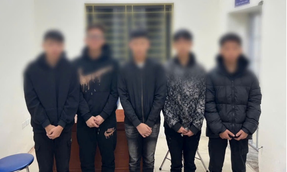 Tổ công tác 141 Hà Nội chặn nhóm teen mang hung khí hẹn hỗn chiến trong đêm