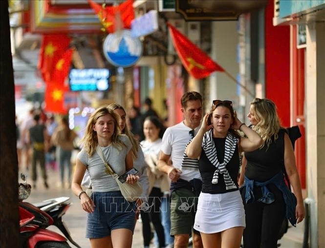 vietnam welcomes nearly 17.2 million foreign tourists in jan-oct picture 1