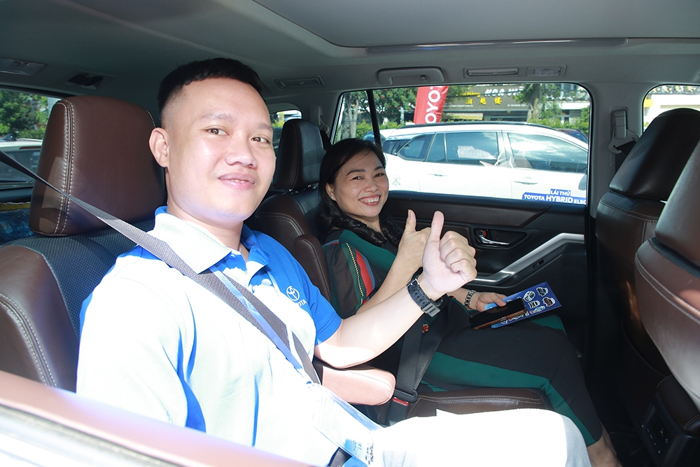 innova cross hybrid dat hang trong su kien lai thu toyota hybrid thang 11 hinh anh 2