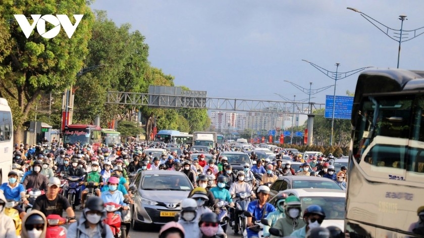 ilo supports projects to improve commuting safety for garment workers in vietnam picture 1