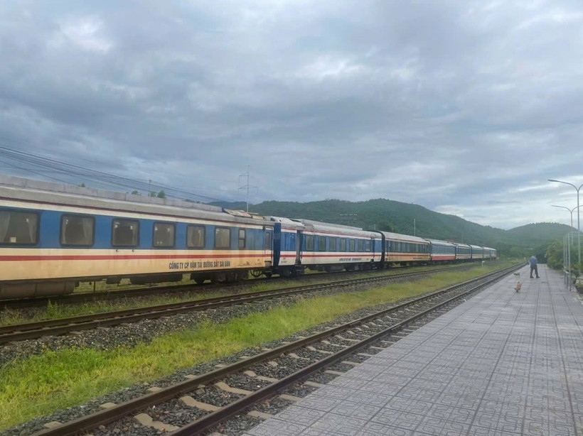 forty-four passenger trains stop running due to flooding in central region picture 1