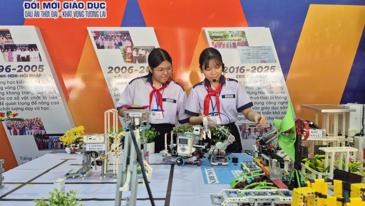 dau an 50 nam nganh giao duc tp.hcm hinh anh 3