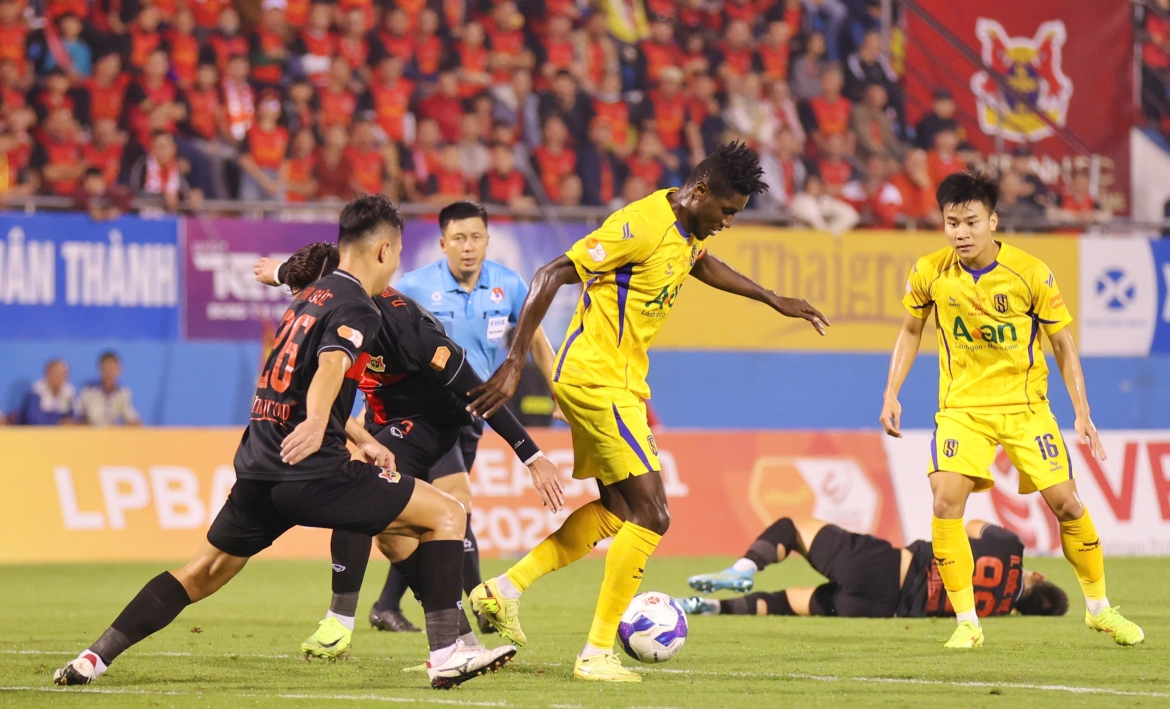 ket qua v-league hom nay 5 11 ninh binh thang nhe slna, hai phong fc thua tran hinh anh 9