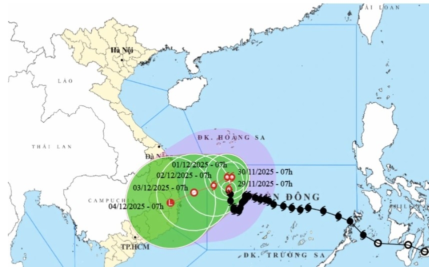 typhoon koto moves slowly in east sea, rare tropical depression forms near malaysia picture 1