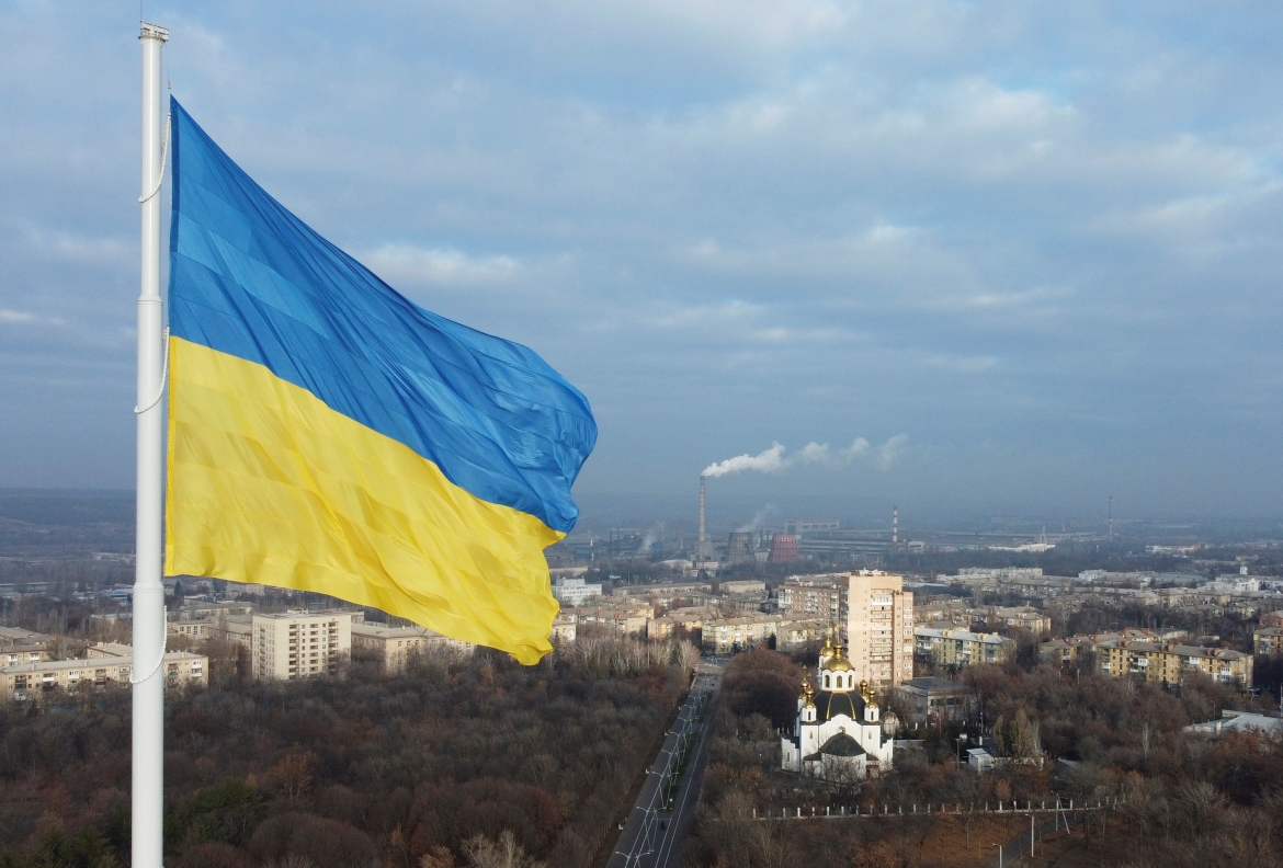 be boi tham nhung thoi bung khung hoang vien tro eu danh cho ukraine hinh anh 1
