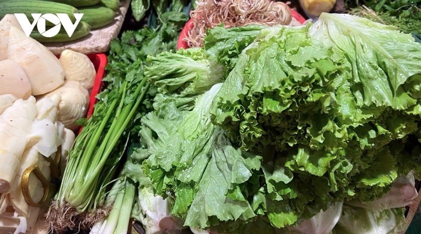 Consumers struggle as vegetable prices triple following devastating floods