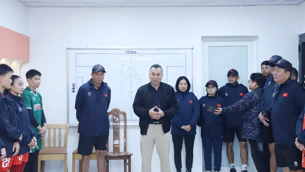 lanh dao vff giao nhiem vu cho Dt nu viet nam tai sea games 33 hinh anh 1