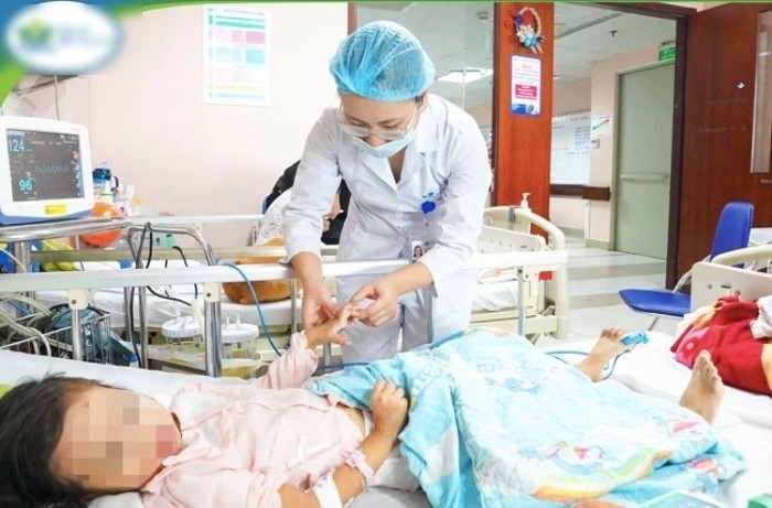 be gai 4 tuoi hoang loan, noi nham duoc chan doan viem nao tu mien hinh anh 1