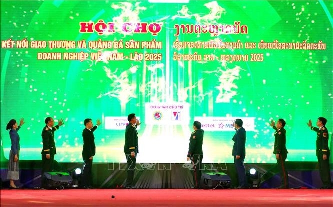 vietnam laos trade fair opens up new opportunities for cooperation picture 1