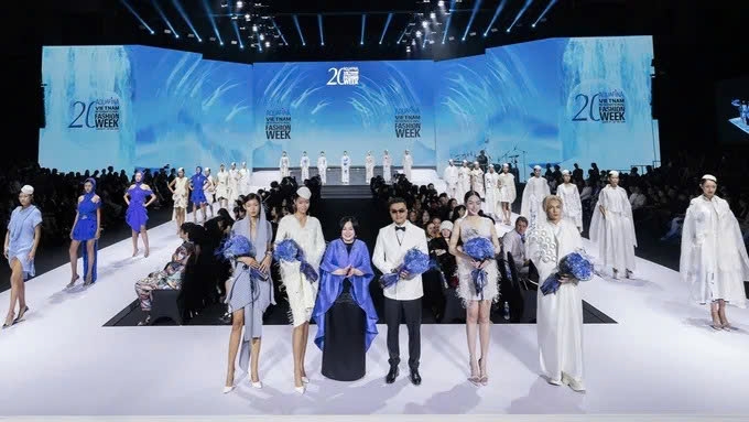 unique fashion styles dazzle fans at vifw fall winter 2025 picture 2