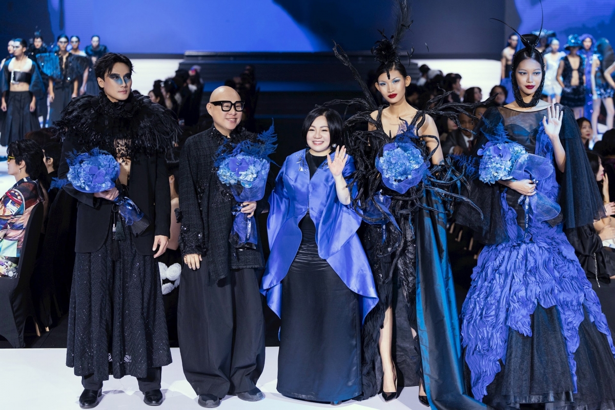 unique fashion styles dazzle fans at vifw fall winter 2025 picture 3