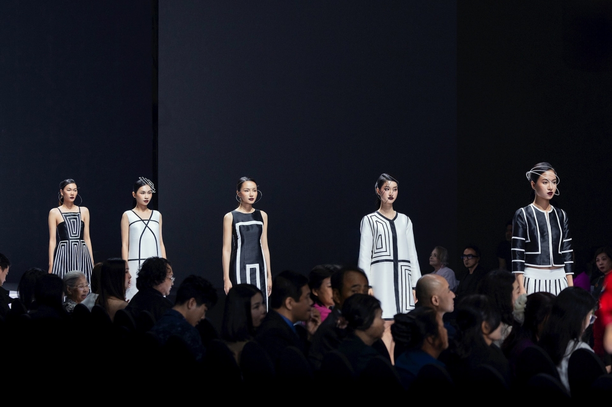 unique fashion styles dazzle fans at vifw fall winter 2025 picture 10