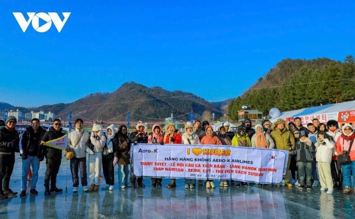 vietnamese demand for travel to rok, japan surges this autumn picture 1