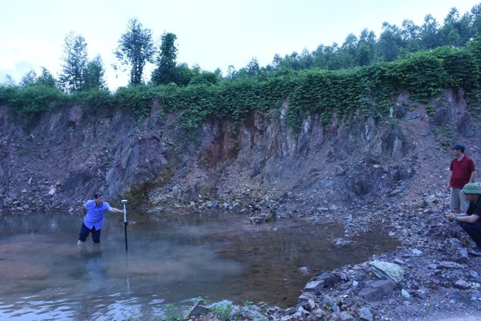 bat giam doc cong ty khai thac khoang san trai phep o bac ninh hinh anh 2
