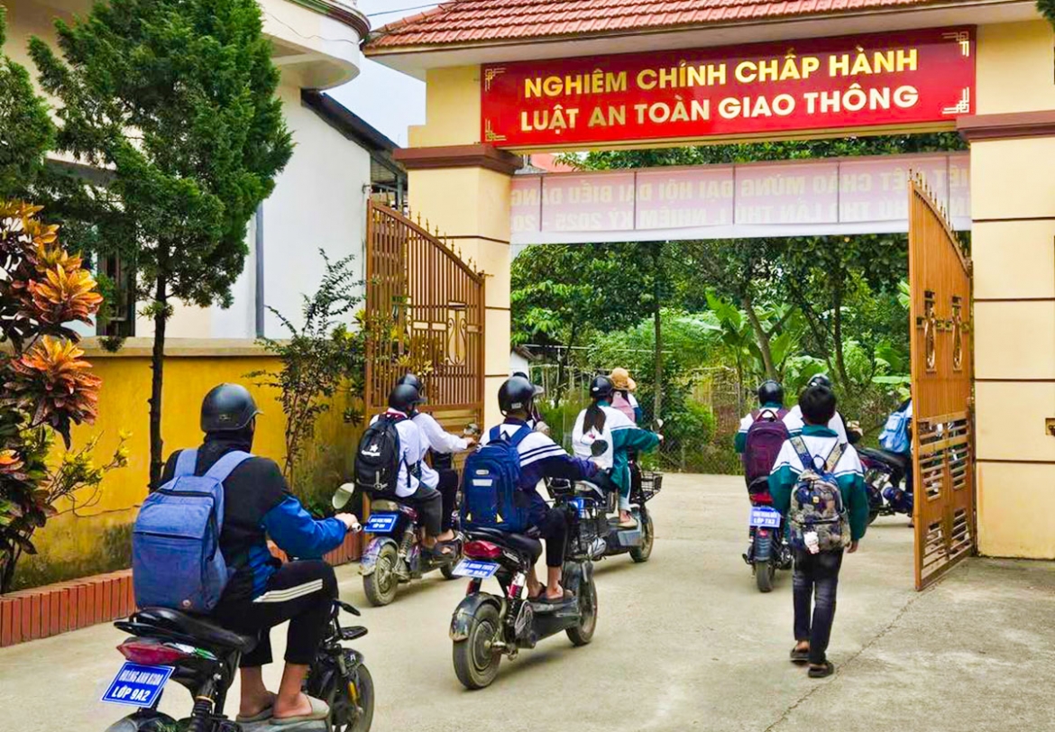 gan bien ten xe dap dien, hoc sinh hinh thanh y thuc van hoa giao thong hoc duong hinh anh 1