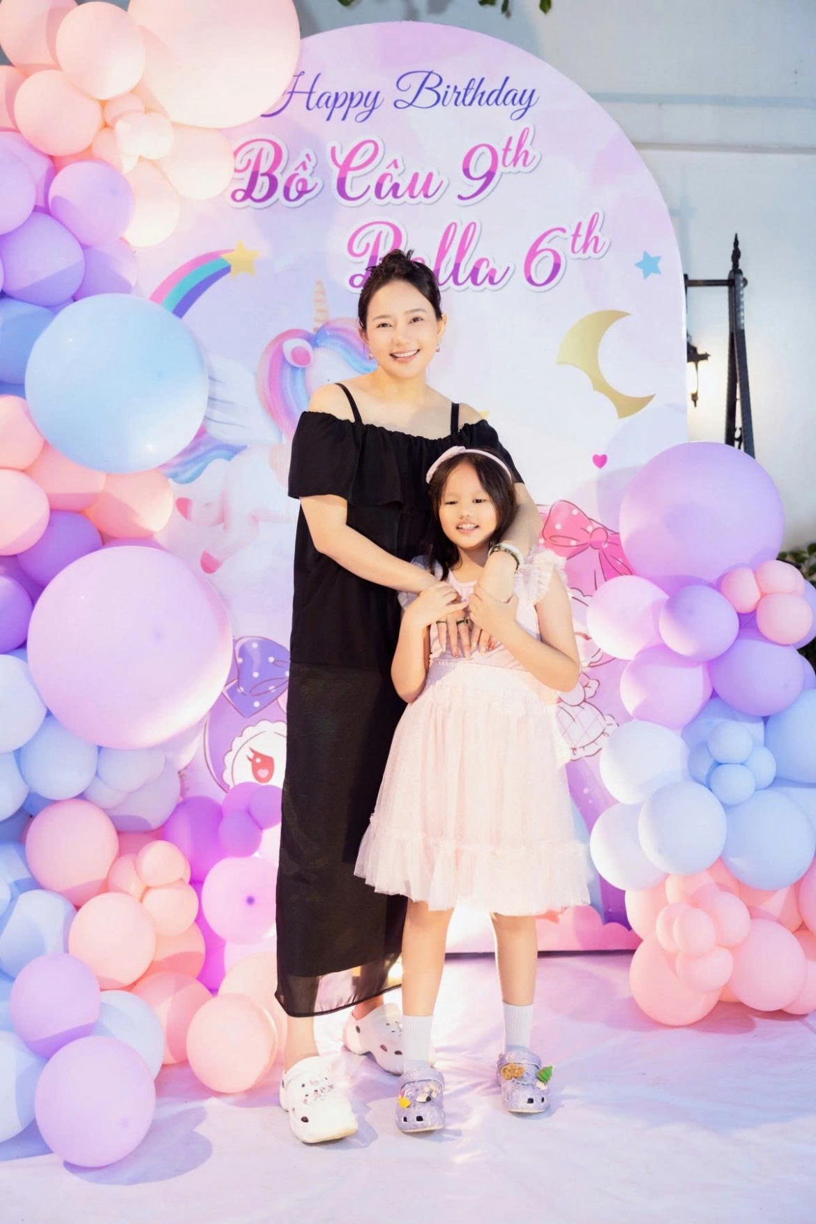 sao viet 4 11 A hau thao nhi le cong khai ban trai ngoai quoc hinh anh 4