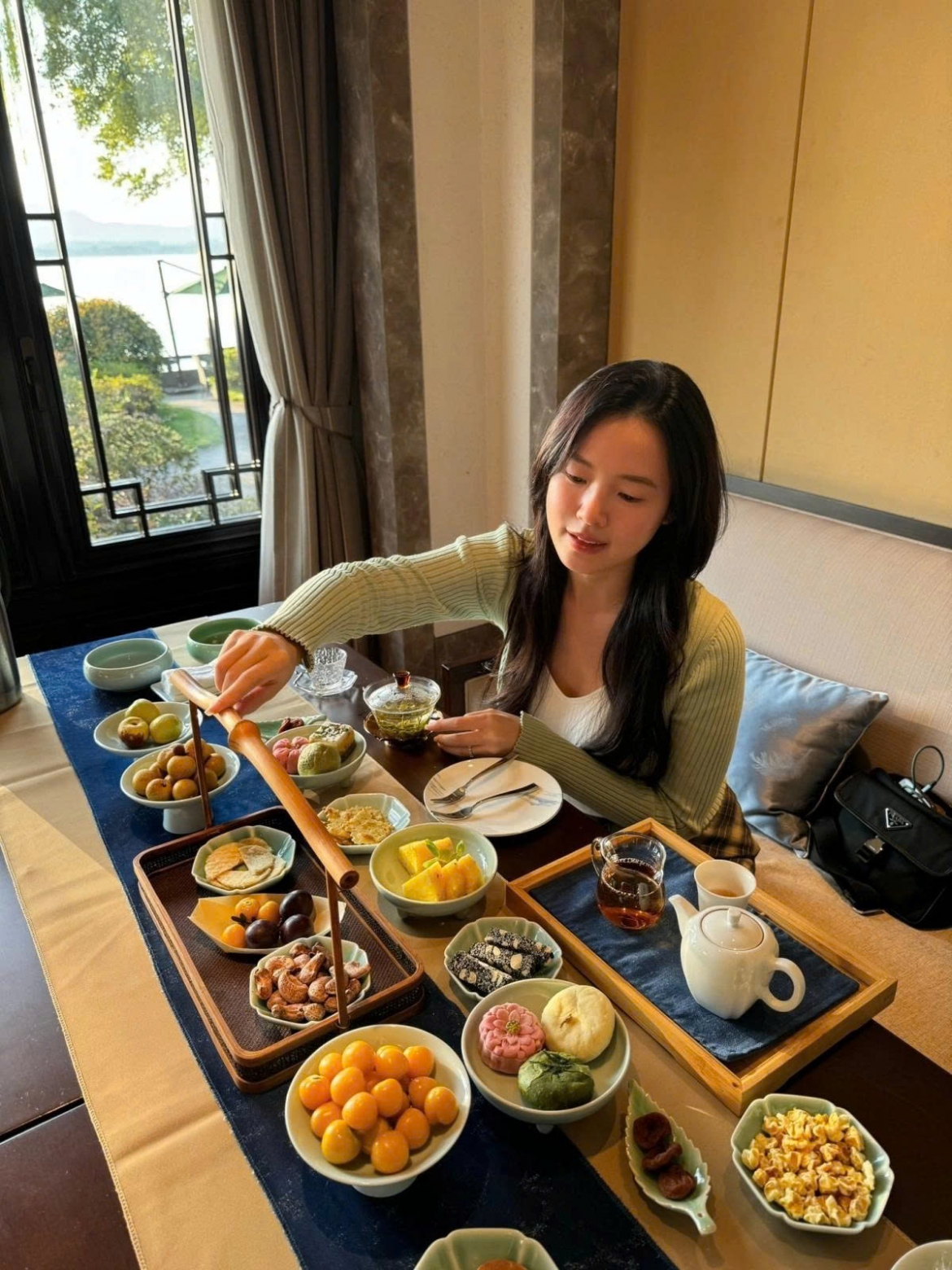sao viet 4 11 A hau thao nhi le cong khai ban trai ngoai quoc hinh anh 3