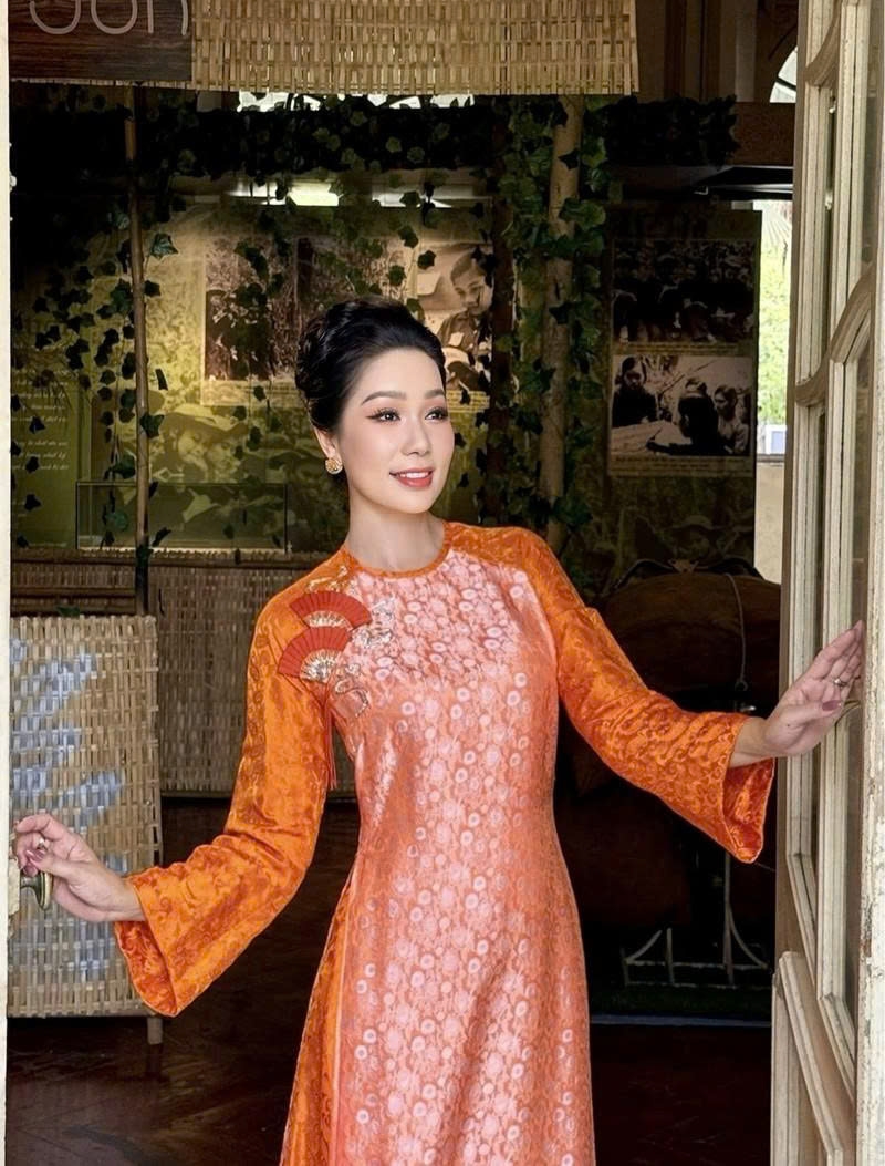 sao viet 4 11 A hau thao nhi le cong khai ban trai ngoai quoc hinh anh 5