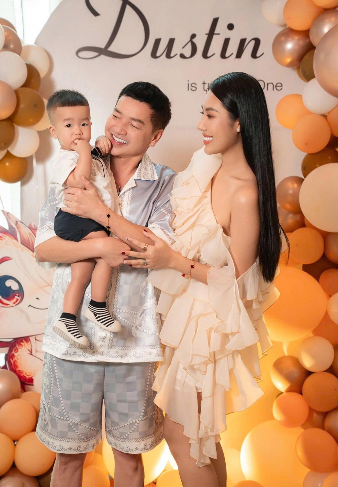 sao viet 6 11 nghe si quang minh va vo 9x mung quy tu tron 1 tuoi hinh anh 1