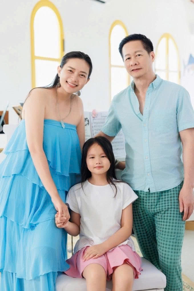 sao viet 8 11 hoa hau Do thi ha cung chong di lam tu thien hinh anh 3