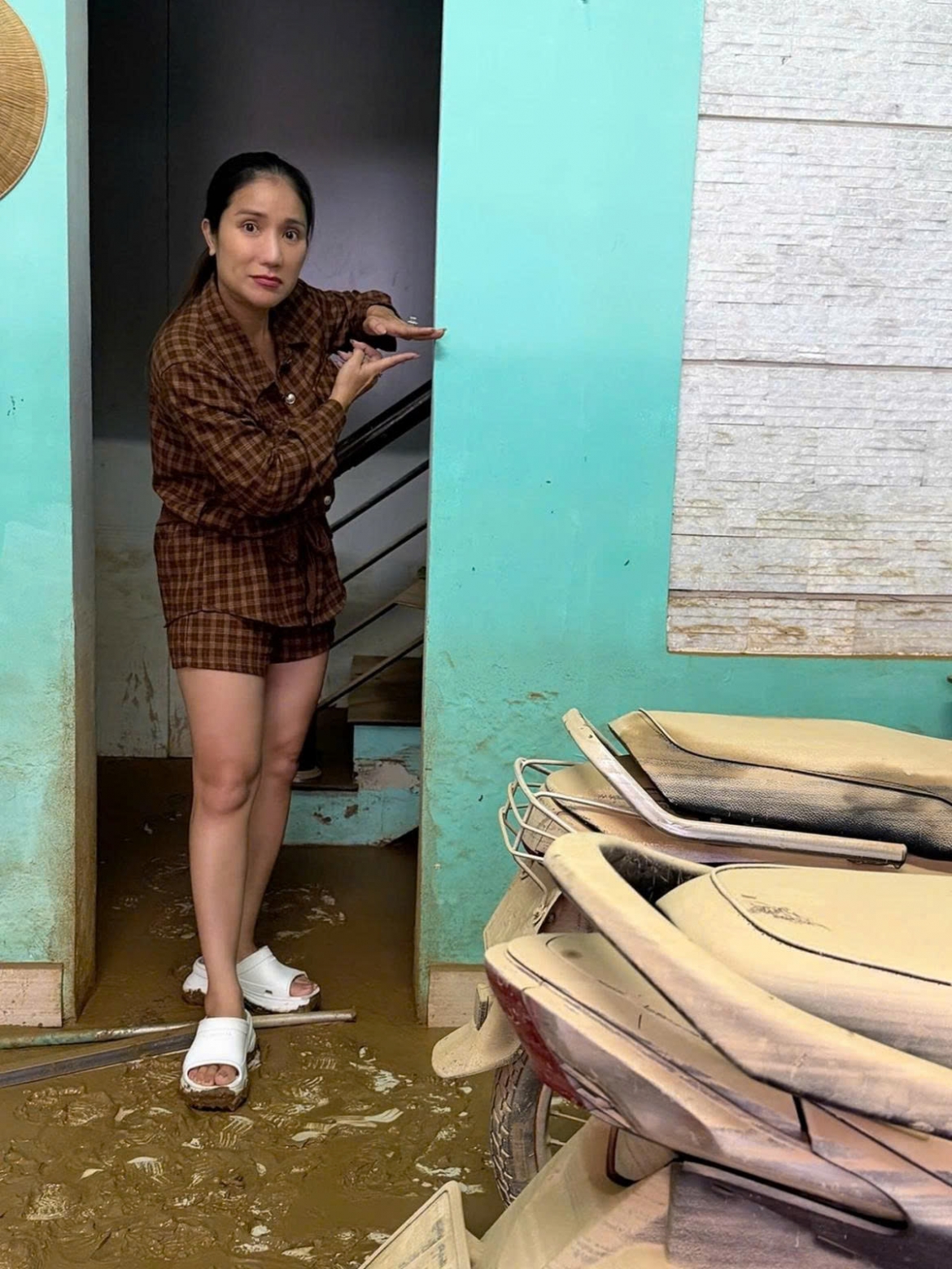sao viet 8 11 hoa hau Do thi ha cung chong di lam tu thien hinh anh 2