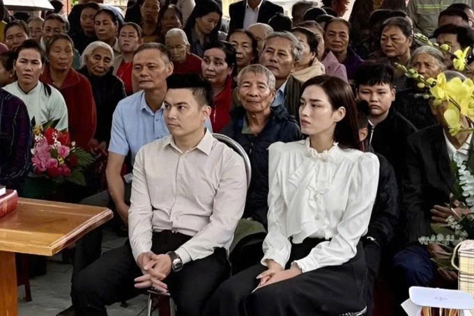 sao viet 8 11 hoa hau Do thi ha cung chong di lam tu thien hinh anh 1
