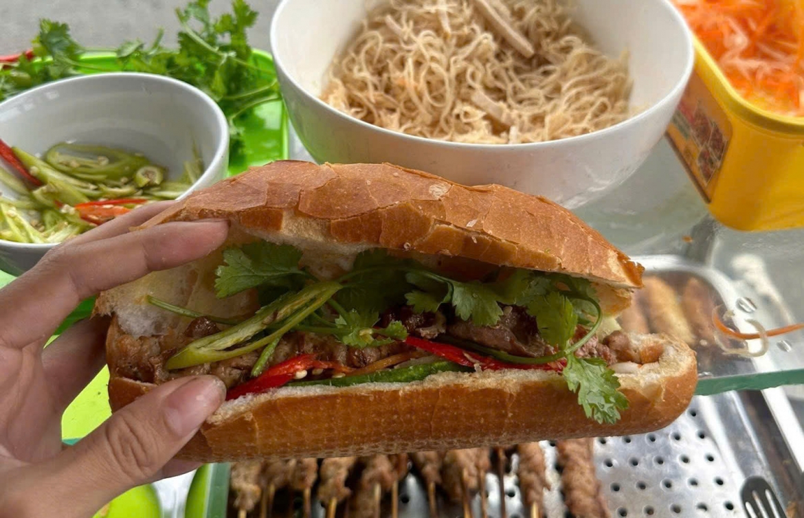xac dinh duoc nguyen nhan hang loat nguoi nhap vien sau an banh mi o tp.hcm hinh anh 2