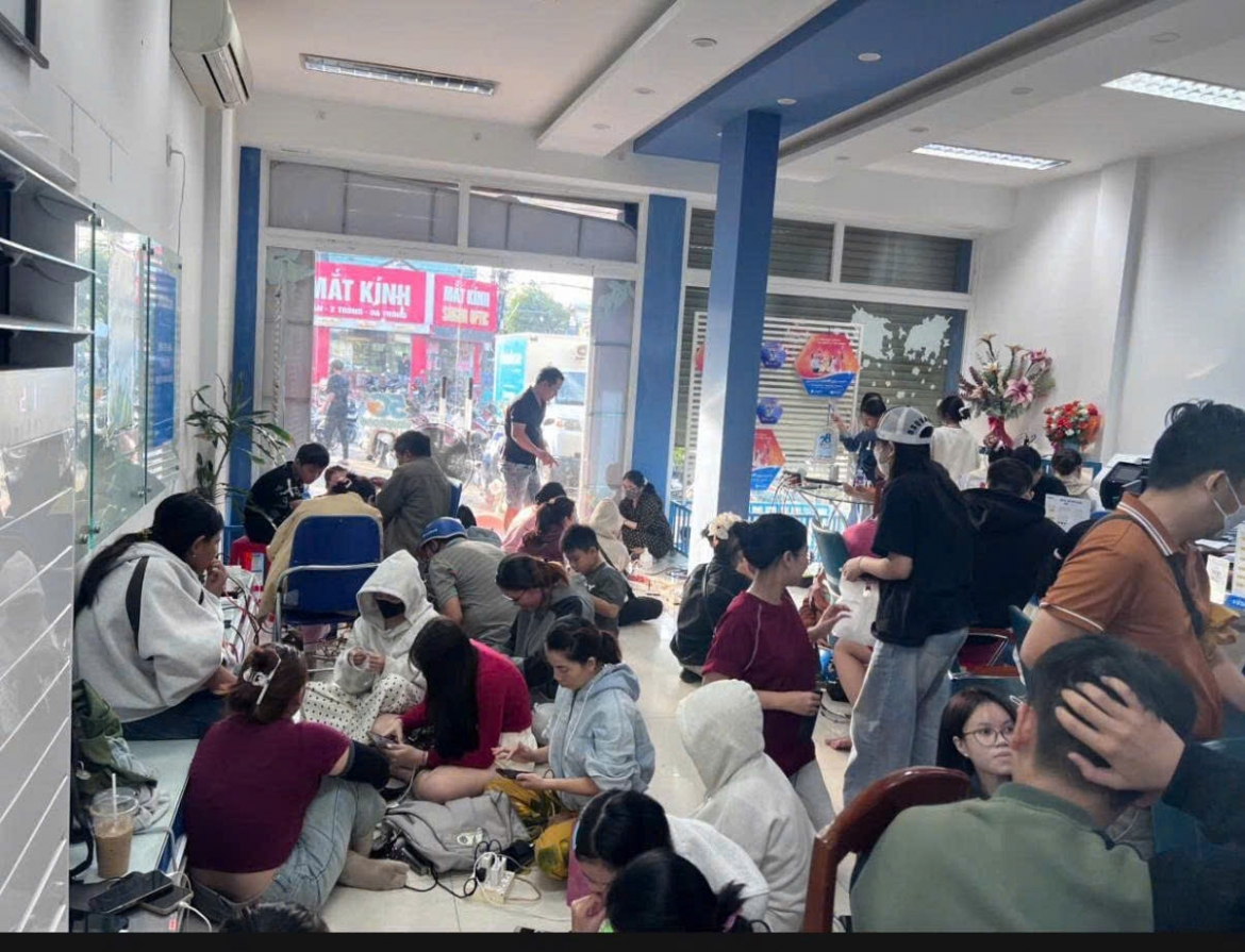 nguoi ket noi cac cuoc goi binh an khi bao di qua hinh anh 2