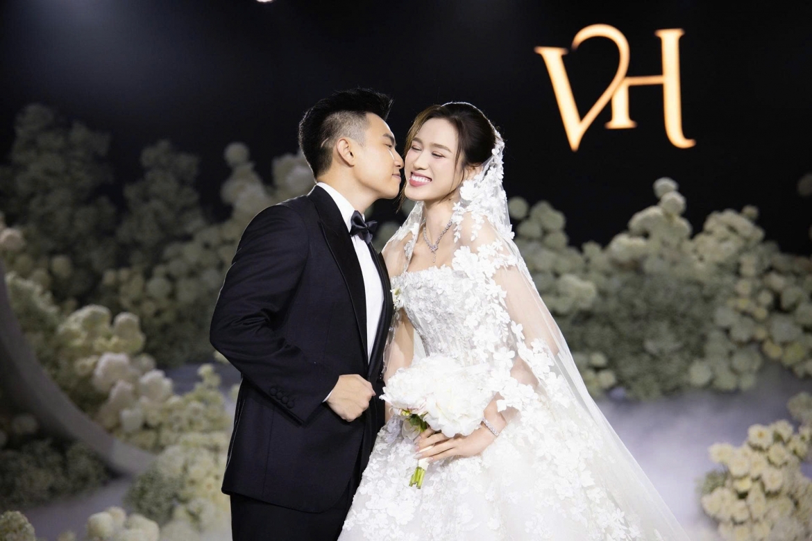sao viet 10 11 Do thi ha va chong trao nhau loi the nguyen hinh anh 1