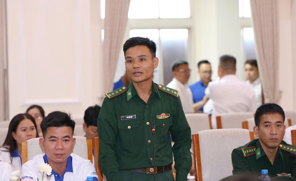 Dai uy ho van huu - nguoi thay gieo chu, thap niem tin noi bien cuong hinh anh 3