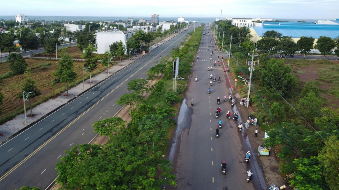 tai xe than vi phai chay rua bo 20 km gio tai kcn Dong xoai 3 o Dong nai hinh anh 1