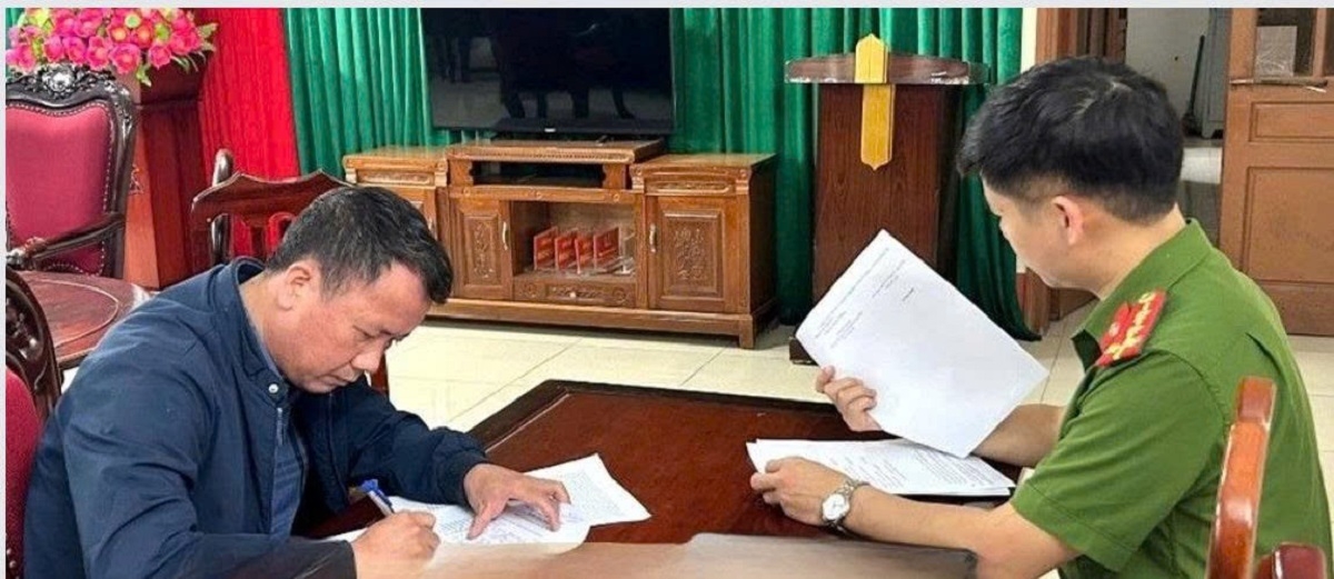 khoi to can bo phuong o ninh binh nhan hoi lo lam thu tuc cap so do trai quy dinh hinh anh 1