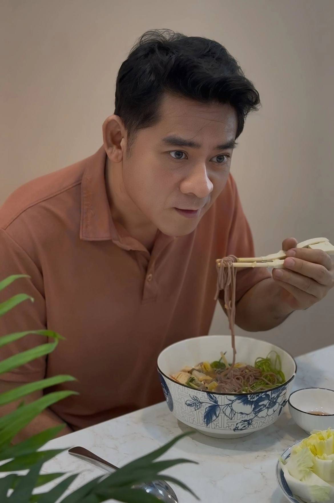 sao viet 11 12 vo chong ngo thanh van dua con gai dao choi ha noi hinh anh 7
