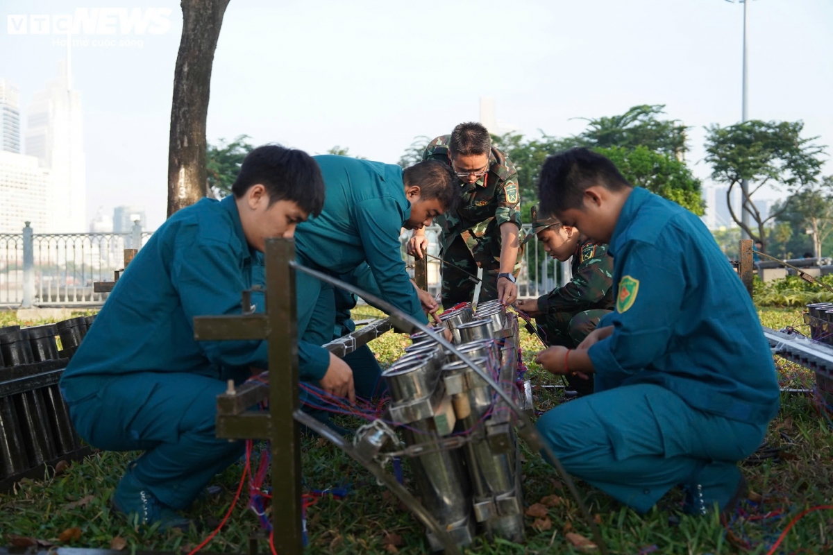 hcm city fireworks sites ready for new year 2026 launch picture 1