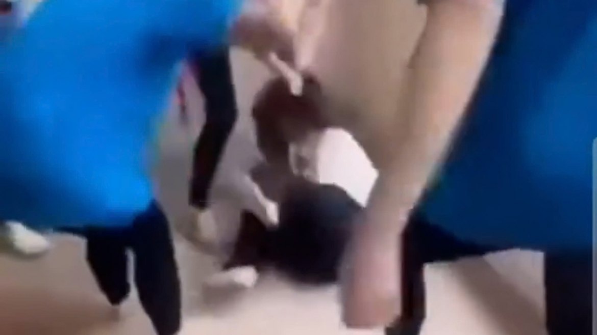 nu sinh lop 8 bi ban danh hoi dong, hieu truong o bac ninh noi gi hinh anh 1