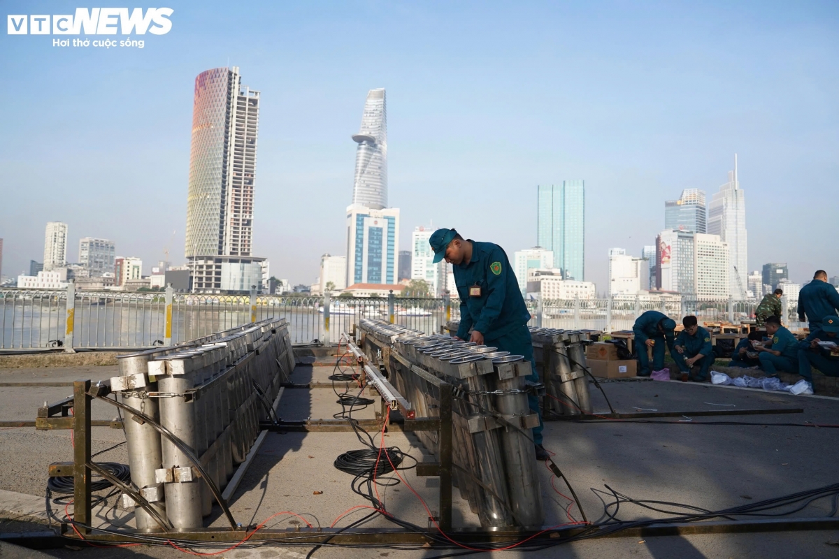hcm city fireworks sites ready for new year 2026 launch picture 11