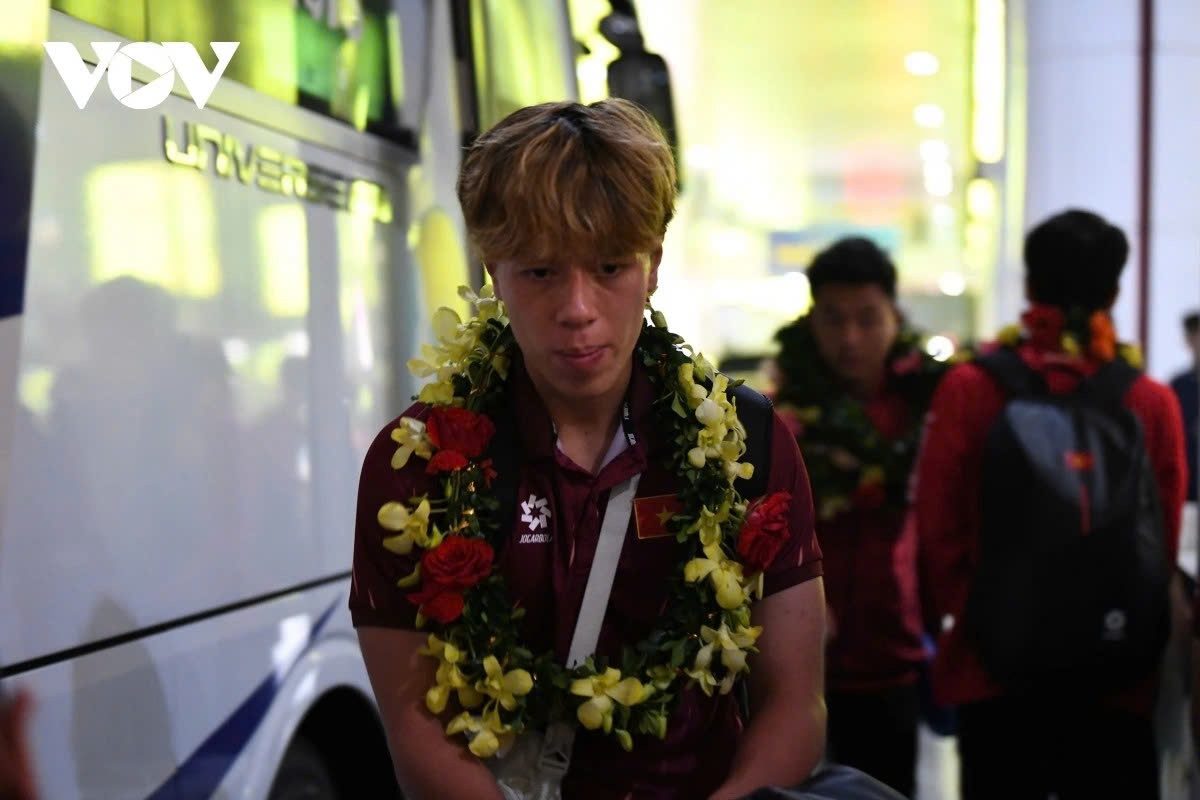 sea games 33 vietnamese heroes return home in warm welcome picture 11