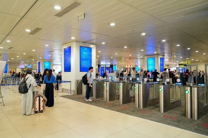 Nhu cầu du lịch tăng cao, vé máy bay Tết Dương lịch lại "sốt xình xịch"