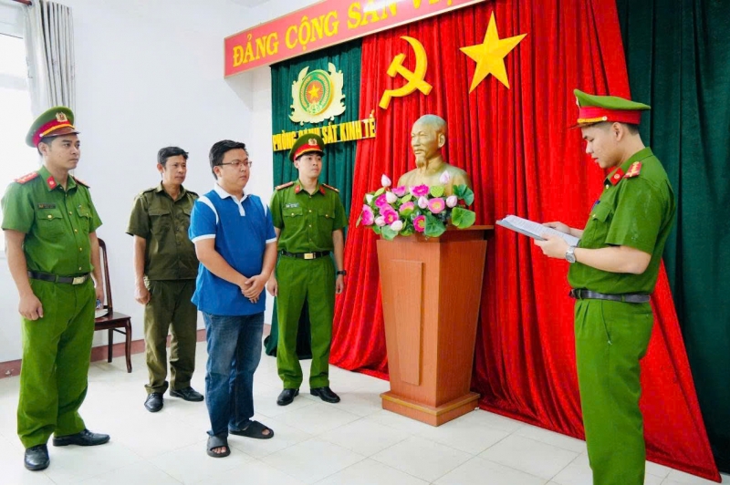 Cửa hàng trưởng xăng dầu tham ô hơn 7,3 tỷ đồng để cá độ bóng đá