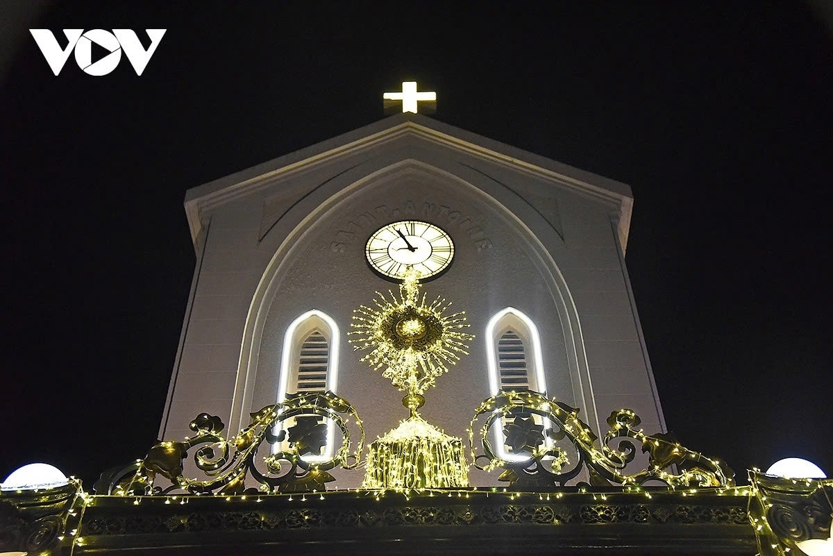 hanoi s st. joseph s cathedral glows ahead of christmas 2025 picture 15
