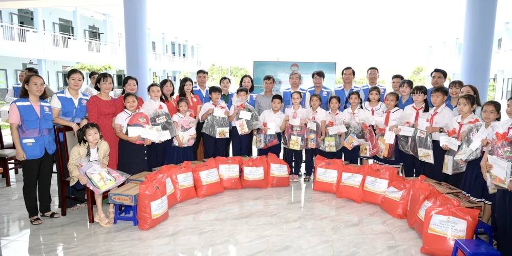 noi giu lua nghia tinh giua do thi nang dong tp.hcm hinh anh 5