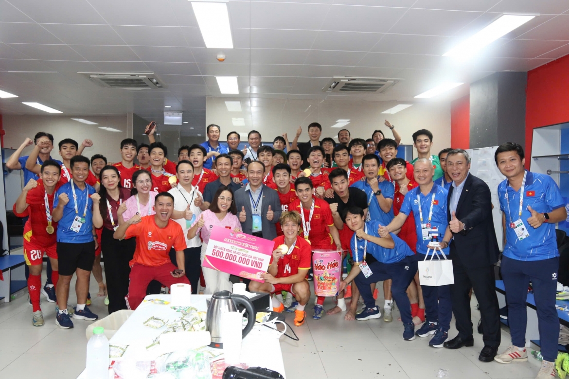 vo dich trong long nguoi ham mo, Dt nu viet nam tiep tuc nhan thuong lon hinh anh 2