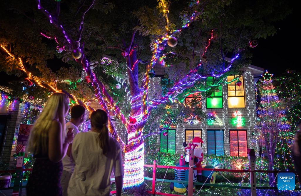 Các gia đình tại Australia trang hoàng đèn đón Giáng sinh 2025