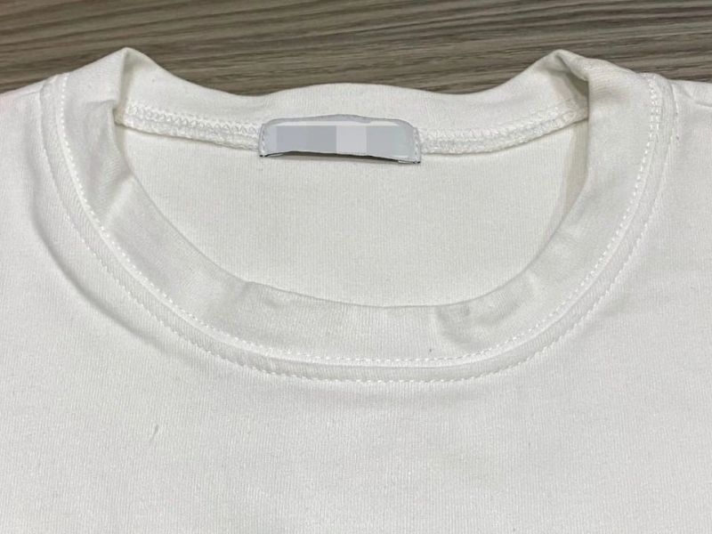 Cổ áo phông bị giãn rộng đừng vứt bỏ, cách chữa này rất đơn giản