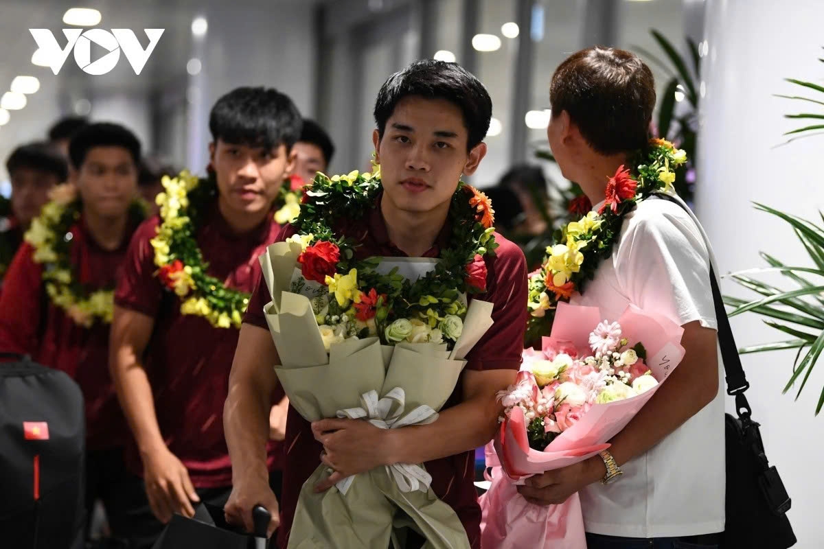 sea games 33 vietnamese heroes return home in warm welcome picture 4