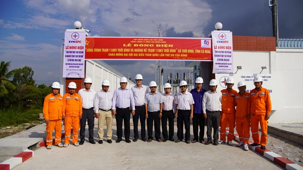 evnspc nhieu cong trinh dien duoc khoi cong, khanh thanh chao mung Dai hoi Dang hinh anh 4