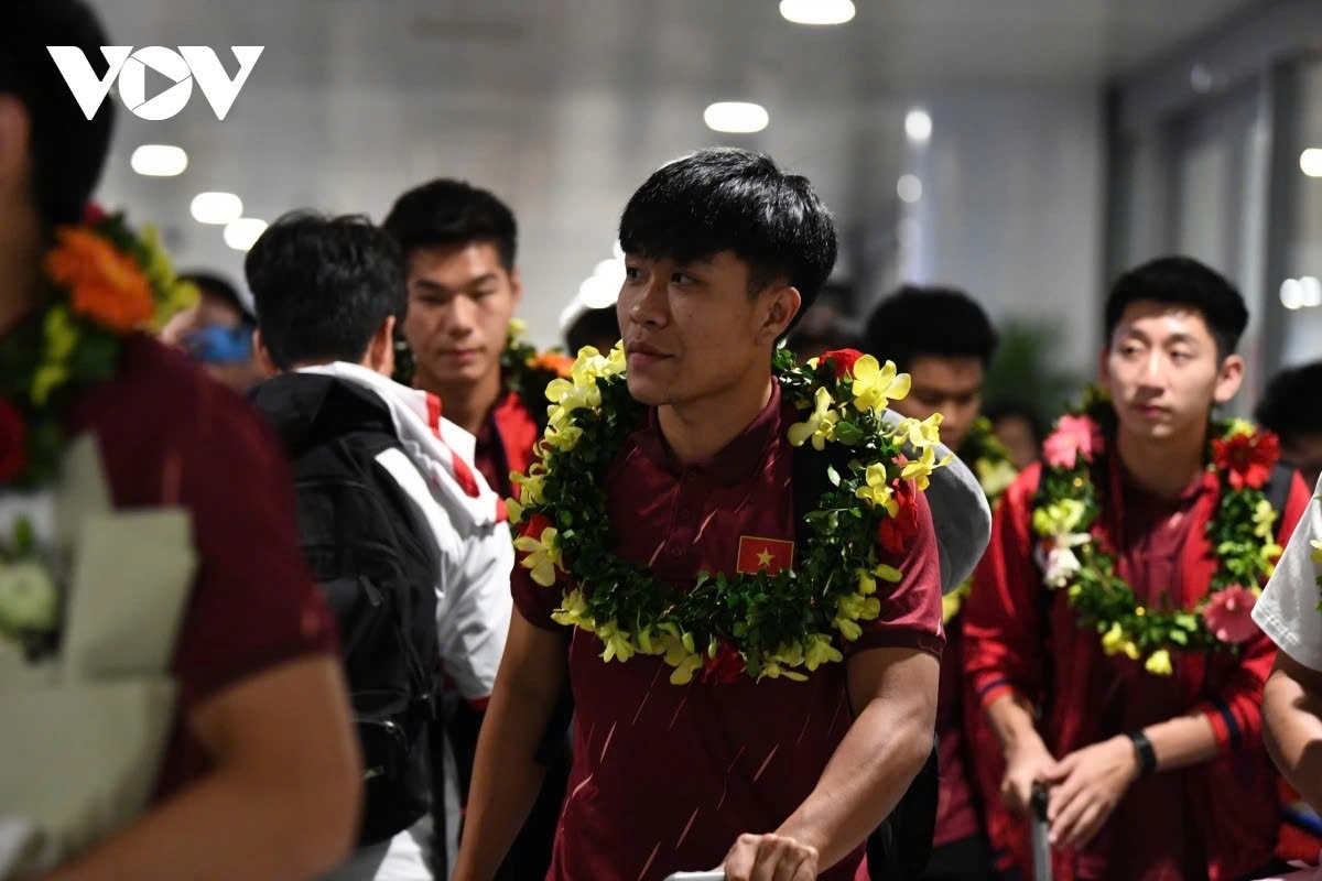 sea games 33 vietnamese heroes return home in warm welcome picture 5
