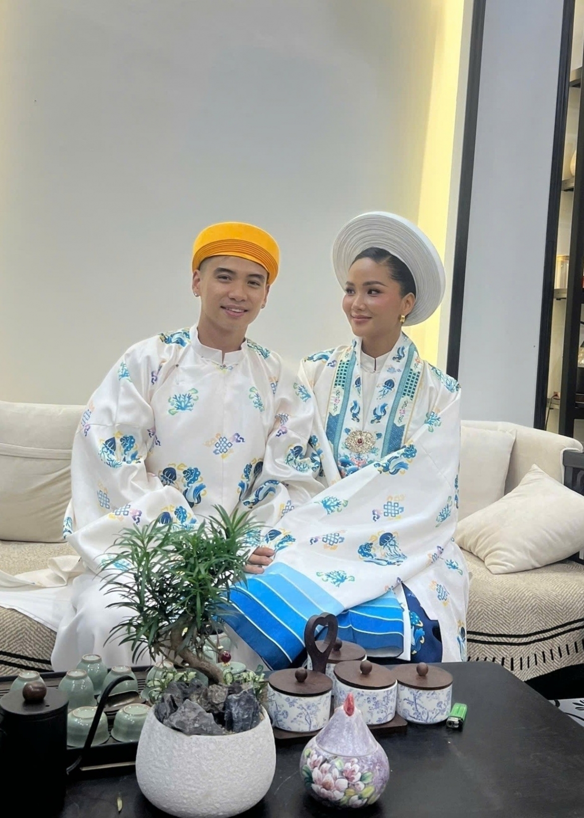 sao viet 8 12 Den vau len tieng ve moi quan he voi du an nuoi em hinh anh 3