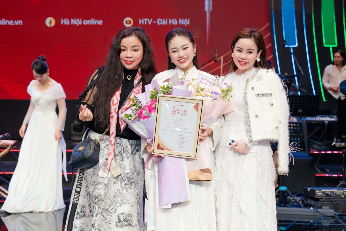 Dieu it biet ve giong ca nho tuoi nhat gianh giai nhi tieng hat ha noi 2025 hinh anh 1